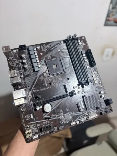 Placa-Mãe Gigabyte B550M K AM4 DDR4 AMD Ryzen Micro ATX