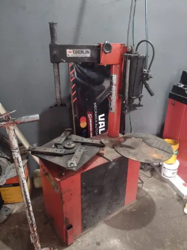Máquina de montar e desmontar pneus eberlin trifásico