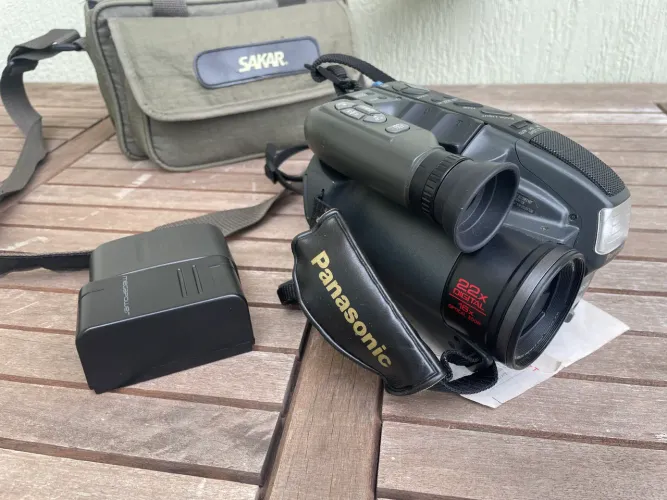 Câmera Panasonic  Mod: PV-L606D (vintage)
