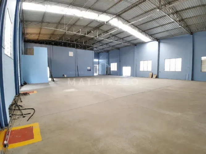 Galpão para locação com área total de 1.071m², no Porto Real II em Limeira/SP.