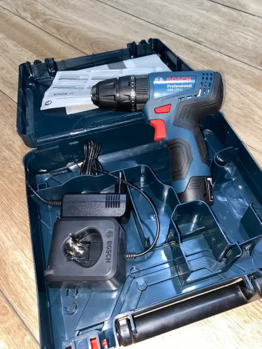 Parafusadeira Furadeira Bosch GSB 120-LI 12V 1 bateria e maleta