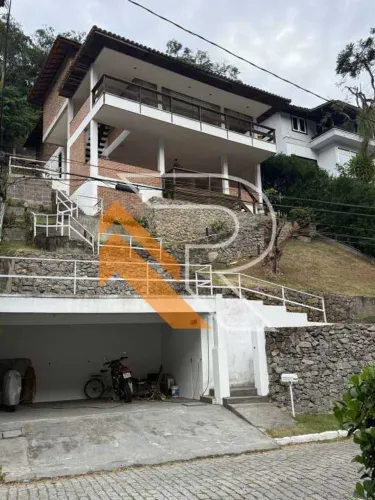À venda Casa dentro de condomínio com 3 quartos em Itaipu, Região Oceânica de Niterói, RJ