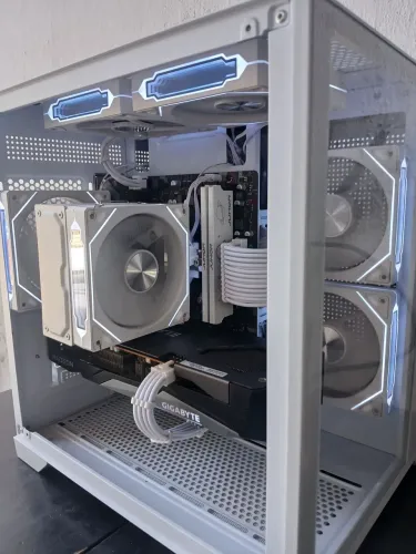 Pc R7 5700G + RX 7600 + 32G de ram