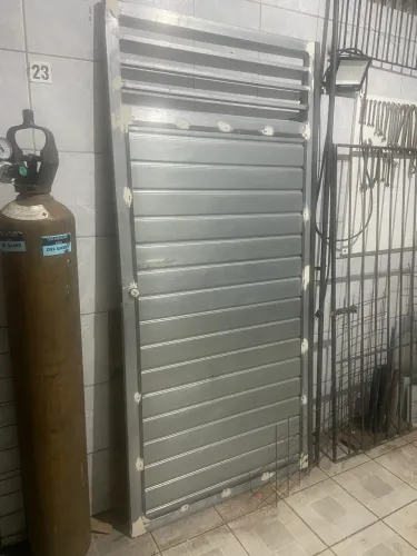 Portão em aço 2,10m x 1,0m