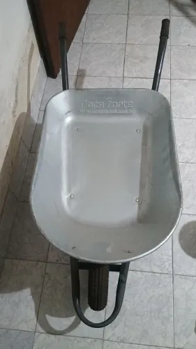 Carrinho de mão roça forte 