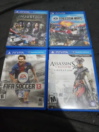 4 jogos de psvita por 200 reais