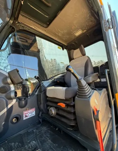 ESCAVADEIRA HIDRAULICA HYUNDAI 150L 2023