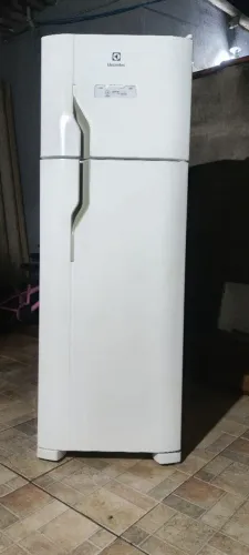 Geladeira funcionando perfeitamente bem conservada 