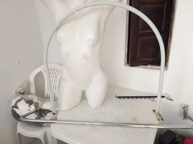Manequim arara e vestuário p loja