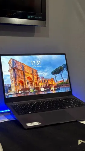 Galaxy Book 2 - I3-1215U, 8GB DDR4 3200mhz, 480 GB SSD