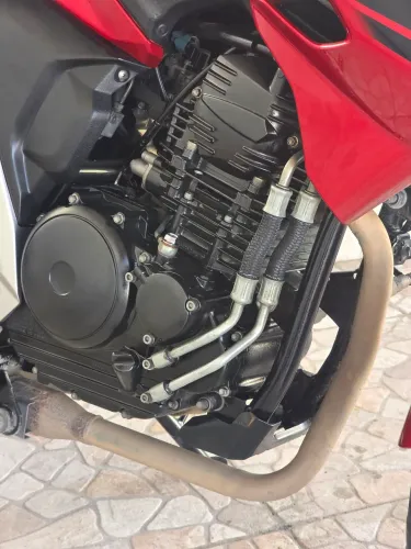 Yamaha fz25 2023 vermelha em excelente estado de conservação