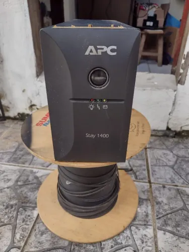 No-break spc stay 1400 VA - está sem baterias, mas está bom