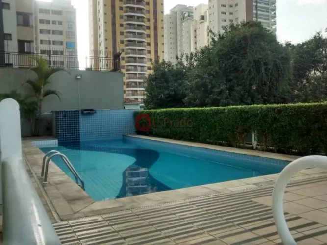 Ao lado da Padaria La Plaza, 3 dormitórios, 1 suíte, varanda fechada com vidro e 2 vagas +