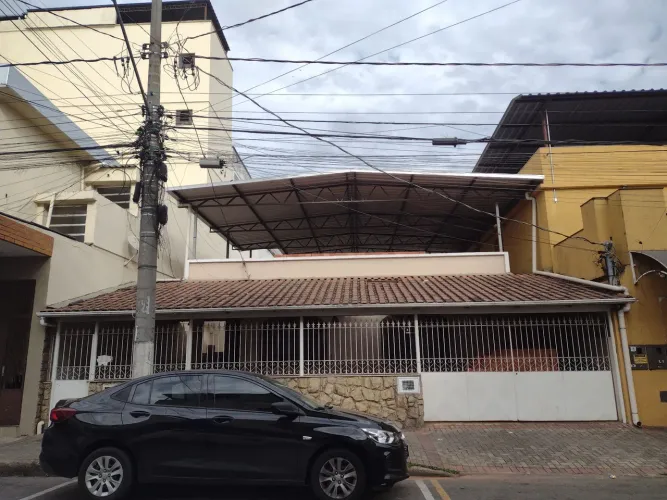 Estrutura de ferragem para telhado colonial