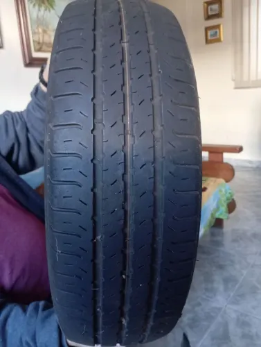 Pneu Kelly 2° linha da Goodyear 