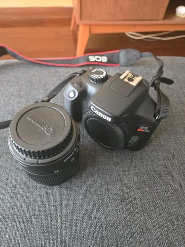 Canon EOS Rebel T100 DSLR - Kit Completo - Excelente Estado