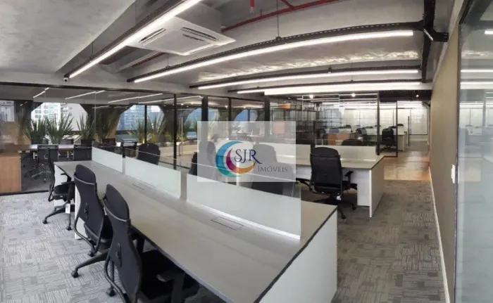 Sala comercial de 250 m² com 4 vagas de garagem, forro de gesso,