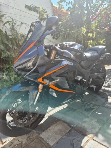 VENDE-SE CBR 650R 2021