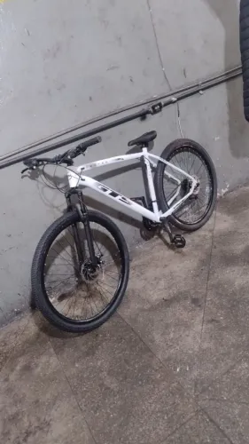 Vendo bicicleta aro 29 quadro 21