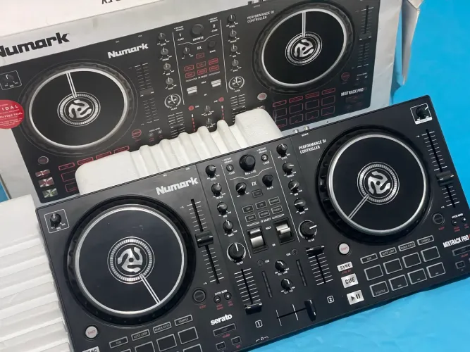 CONTROLADORA NUMARK PRO FX 