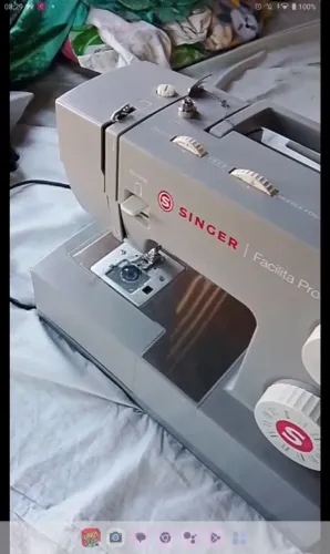 Máquina de costura nova