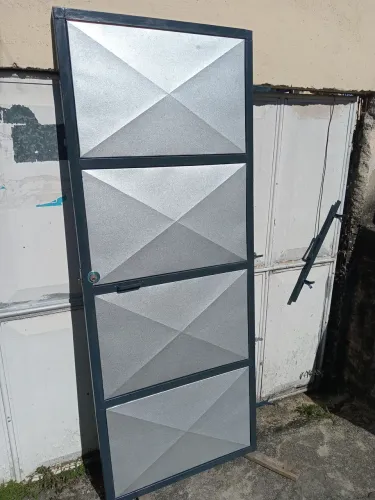 Portão de ferro social