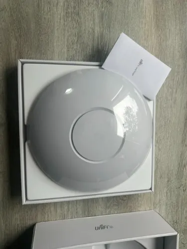 Ubiquiti U6-lr Unifi Ap Ac 4x4 Wifi 6 2.4/5ghz c/Fonte Cor Branco