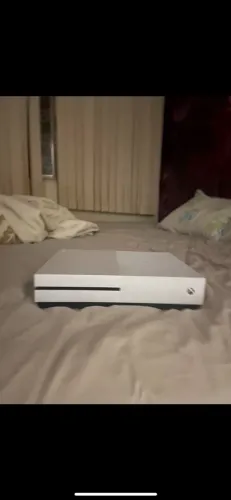 Xbox one semi novo 500gb