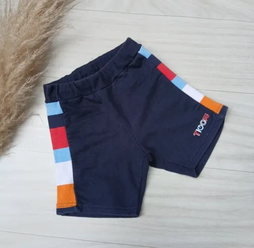 Bermuda Infantil Masculina com elástico na cintura e bolso traseiro.<br>?Tam 4 anos<br>?10,00<br>