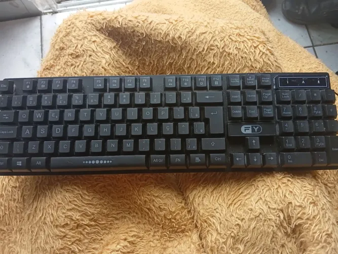 Teclado Gamer RGB FY Novo - R$70