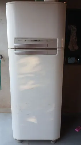 Geladeira electrolux celebrate frost free DF48
