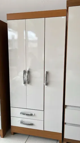 Guarda-Roupa 3 Portas 2 Gavetas Novo | R$ 550 à Vista