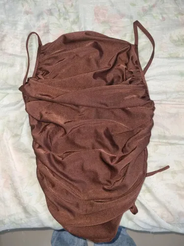 Roupas femininas nunca usadas ou por apenas uma vez. 