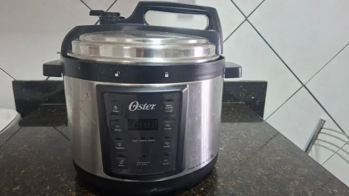 Panela de Pressão Elétrica Digital Oster 5L