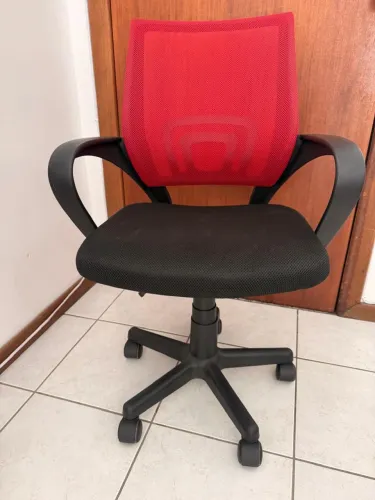 Cadeira de Escritório Giratória Ergonômica em Tela Mesh - Excelente Estado