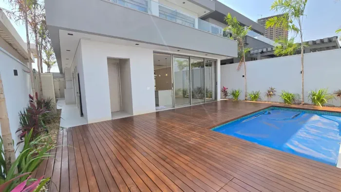Belíssima casa com 273 m² e varanda gourmet com piscina a venda no Condomínio Tamboré