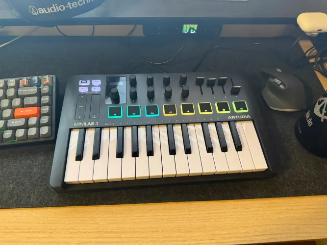 Controlador MIDI Teclado Arturia Minilab 3 - 25 teclas