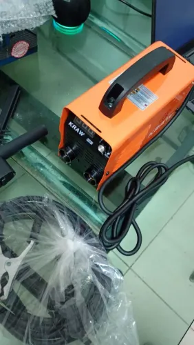 Máquina inversora de solda 120AM  220V 