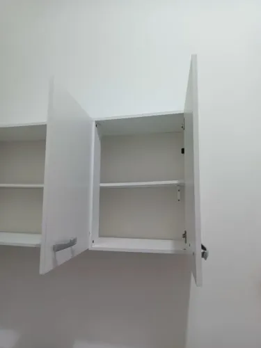 Armario de parede e mesa dobrável