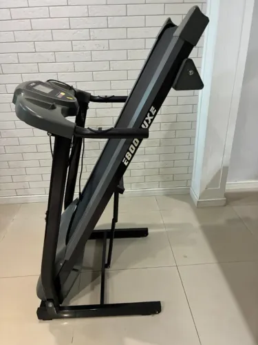Esteira Kikos E800 Luxe dobrável revisada