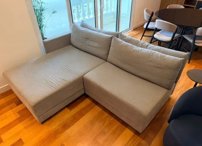 Sofá com chaise Breton