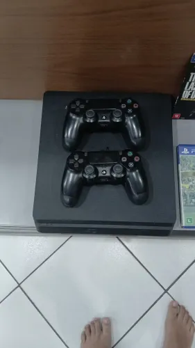 PlayStation 4 + 2 controllers + 9 jogos no cd + jogos de mídia fisica