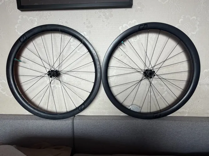 RODAS MOST PINARELLO GREVIL F7 - ULTRAFAST 45 CARBON ( Largura interna: 23 mm)