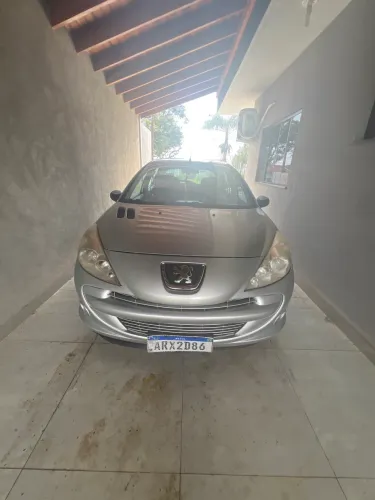 Peugeot 207 XR 1.4 Flex 8V 5P 2010