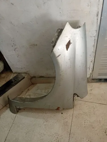 Paralama dianteiro lado esquerdo de Fiat Punto 2007 a 2017 no estado a 400 reais