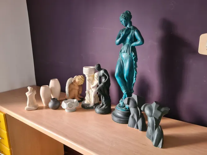 Objetos de decoração em gesso