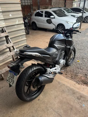 Honda CB Twister 250 2022 - Baixa KM - Impecável