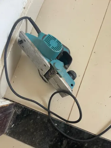 PLAINA ELÉTRICA MAKITA À VENDA Plaina elétrica Makita, funcionando normalmente