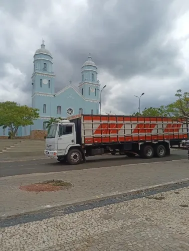 Caminhão boiadeiro 1718