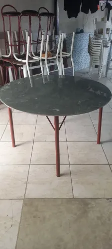 Mesa redonda de porcelanato